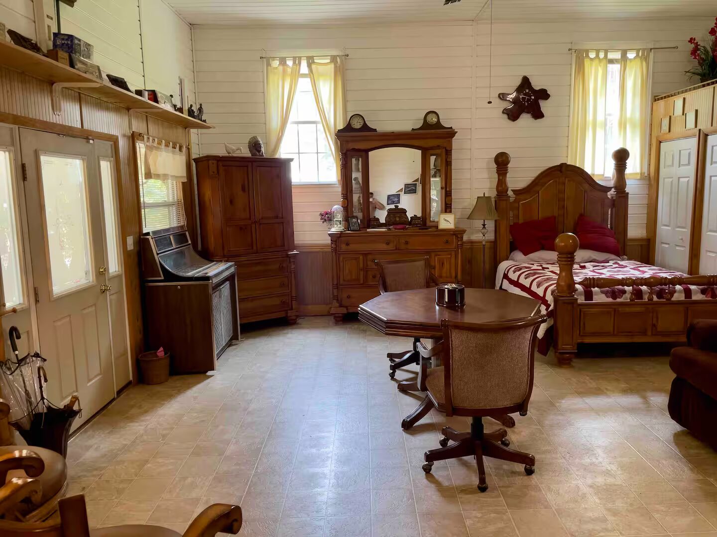 Game room and entertainment space